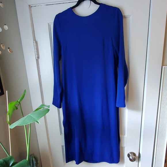 OPEN BACK TREND DRESS - Picture 2 of 4